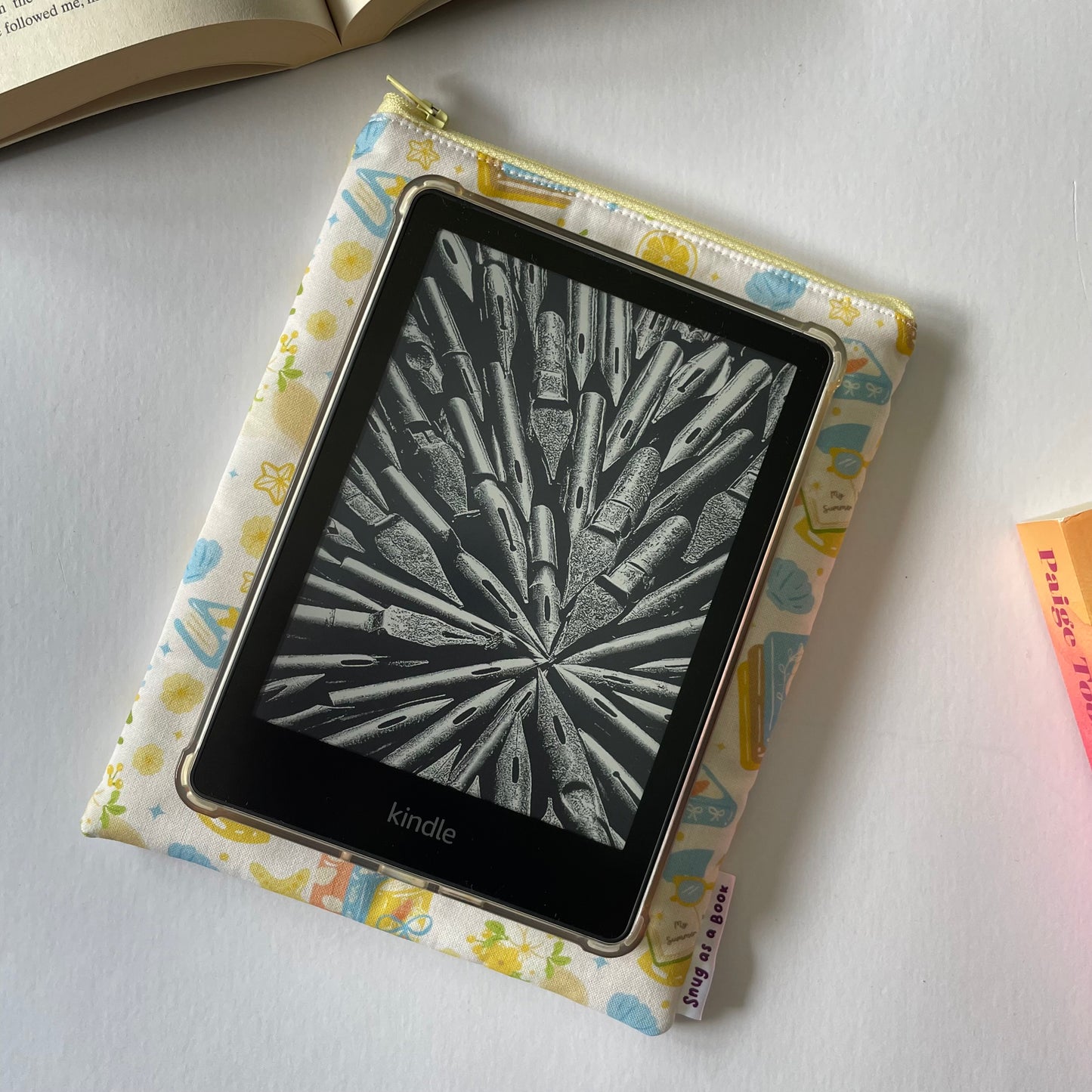 Summer Reading Kindle Sleeve