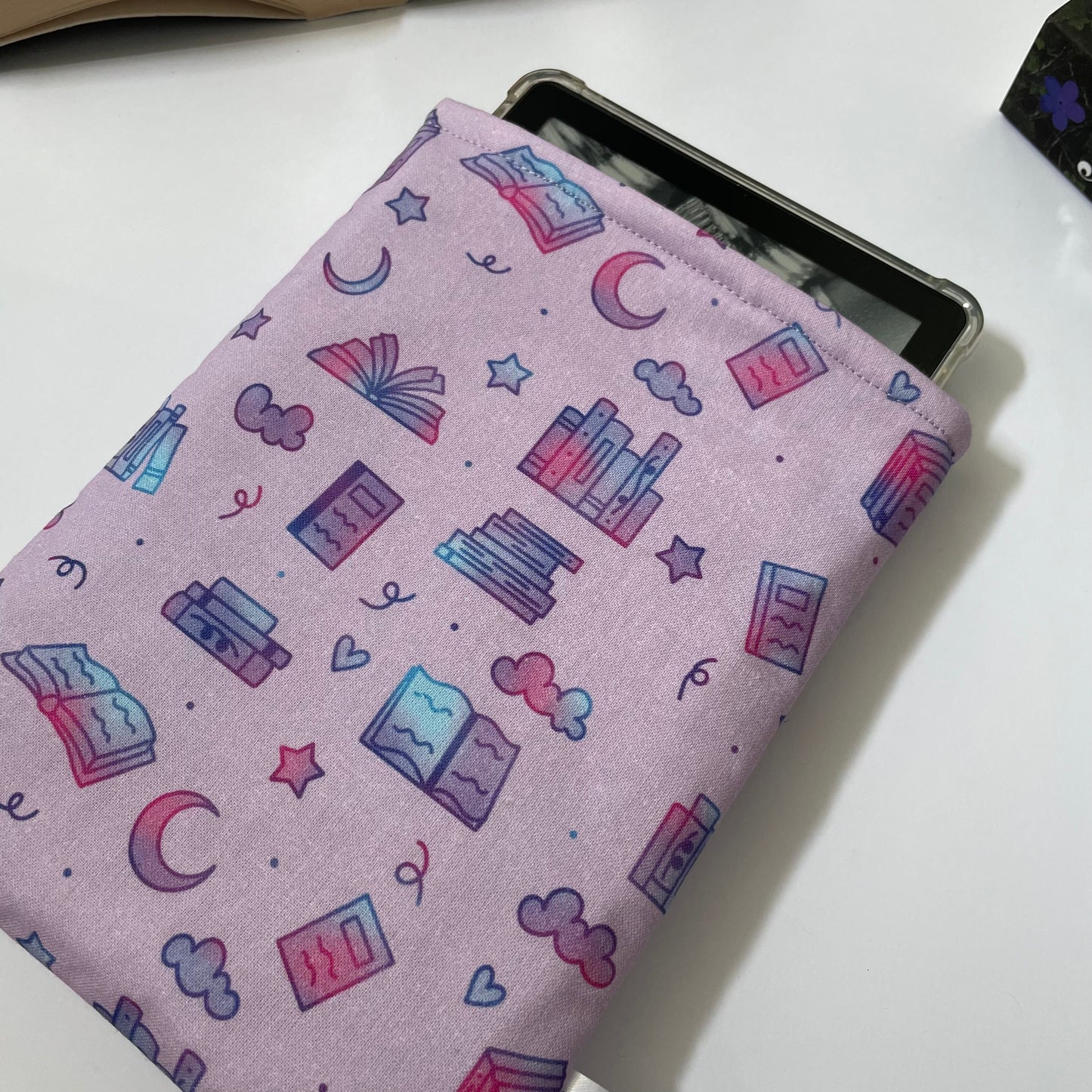 Book Lovers Kindle Sleeve