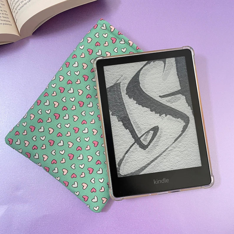 Green Heart Print Kindle Sleeve